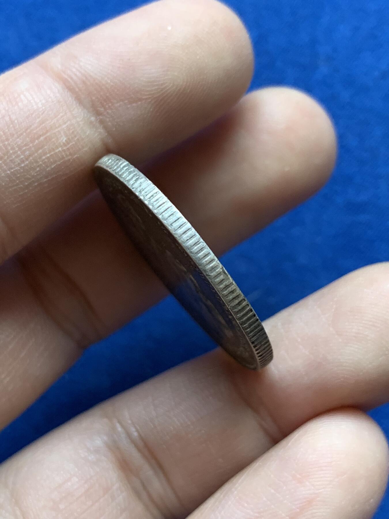 《竞宝斋》第439场 周日，周一，周二 3场连拍 （全场包邮） 泰国1876-1900年拉玛五世1泰铢银币，带点底光。