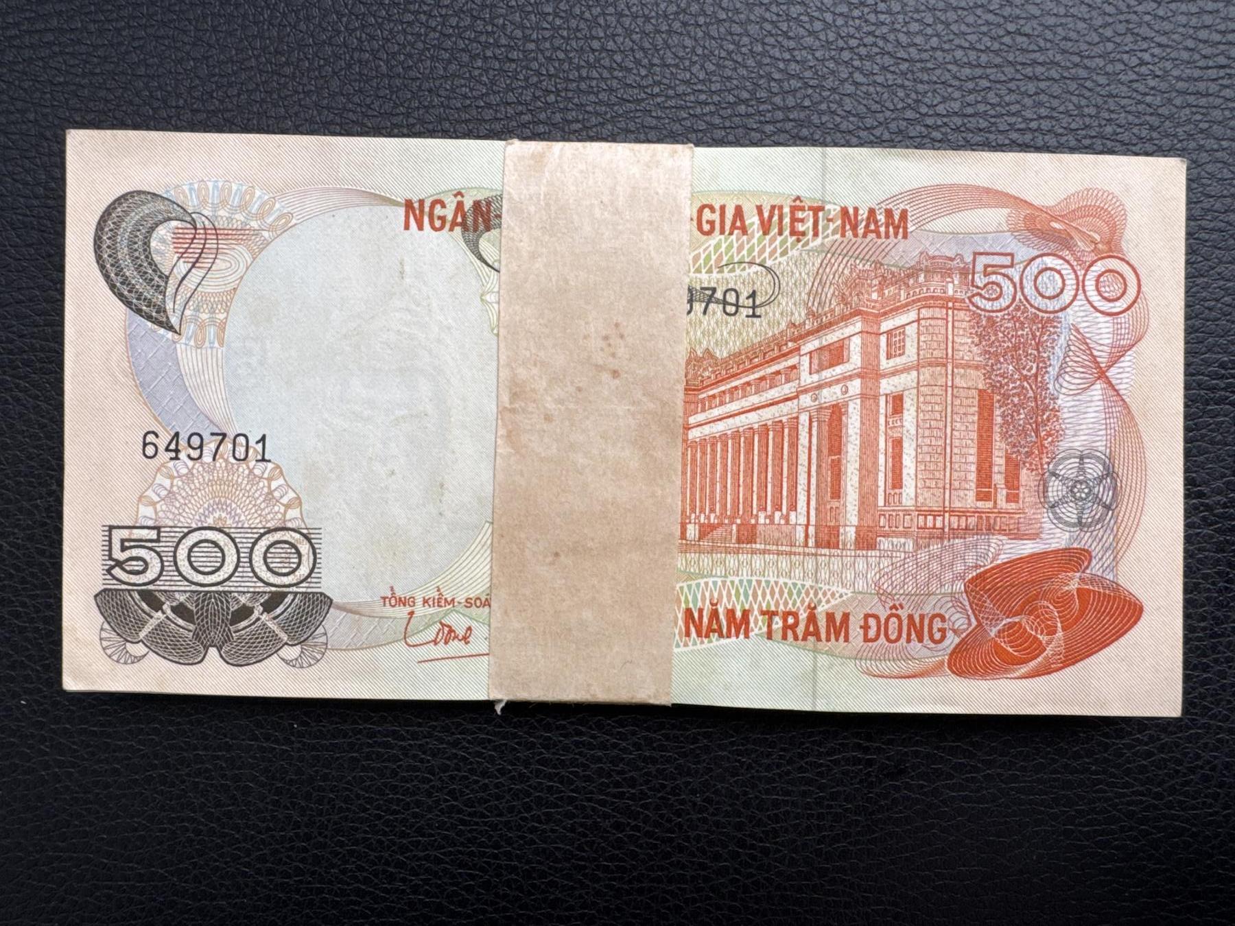 桂P钱币文化工作室拍卖第四十五期 南越500盾一刀，全新百联，前后几张轻微黄斑