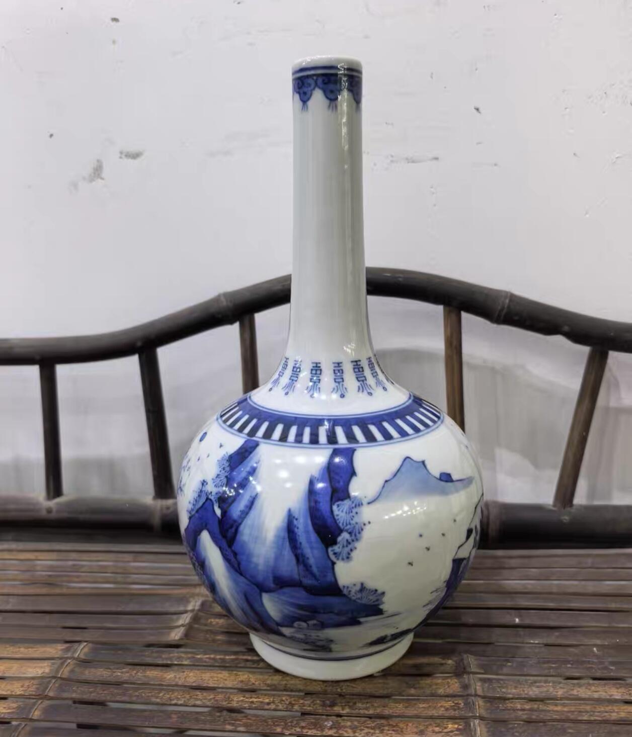 兰馨堂瓷器专场 回流青花人物山水花草胆瓶