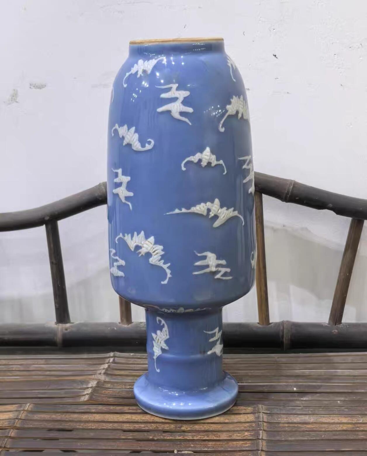 兰馨堂瓷器专场 回流宝石蓝釉浮雕富贵满堂棒槌瓶摆件百福 