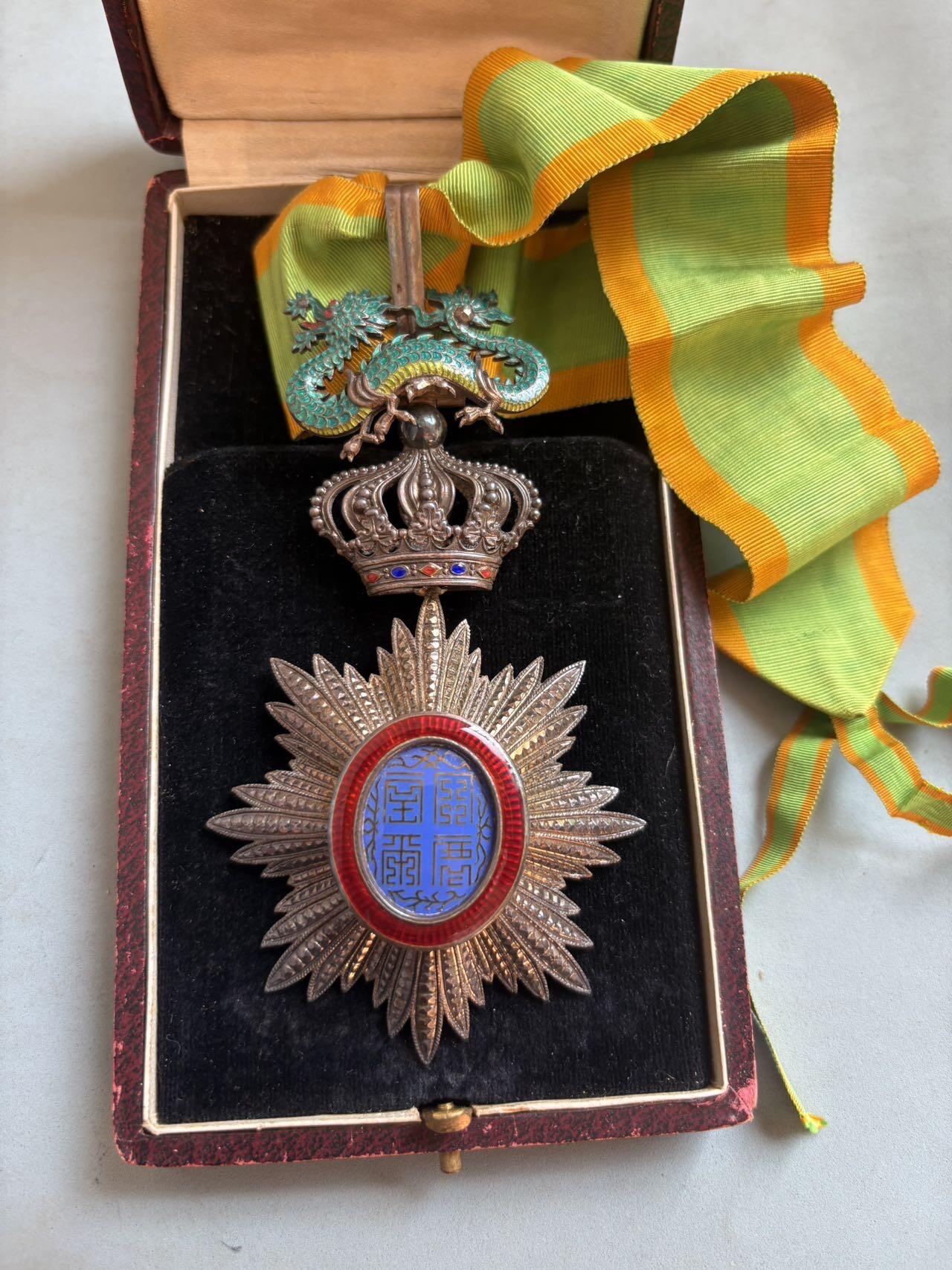 盛世勋华——号角文化勋章邮票专场拍卖第288期 法国安南指挥官级级青龙勋章 银制带银标的定制版本 巴黎亚瑟贝特朗珠宝商定制版， 带原盒