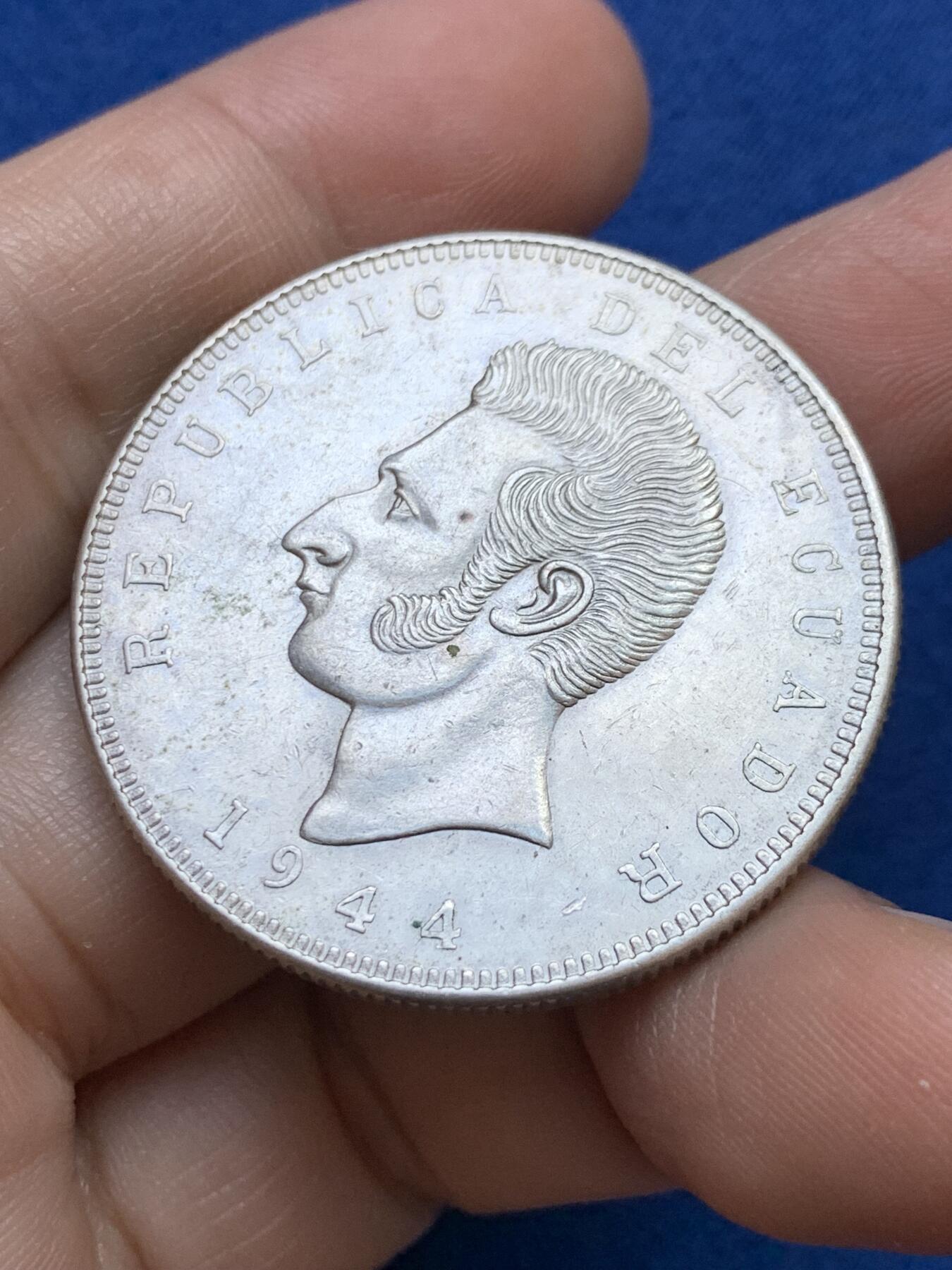 《竞宝斋》第439场 周日，周一，周二 3场连拍 （全场包邮） 厄瓜多尔1944年5苏克雷大银币 好品可送评，人像发丝根根可数，背面图案特别好看