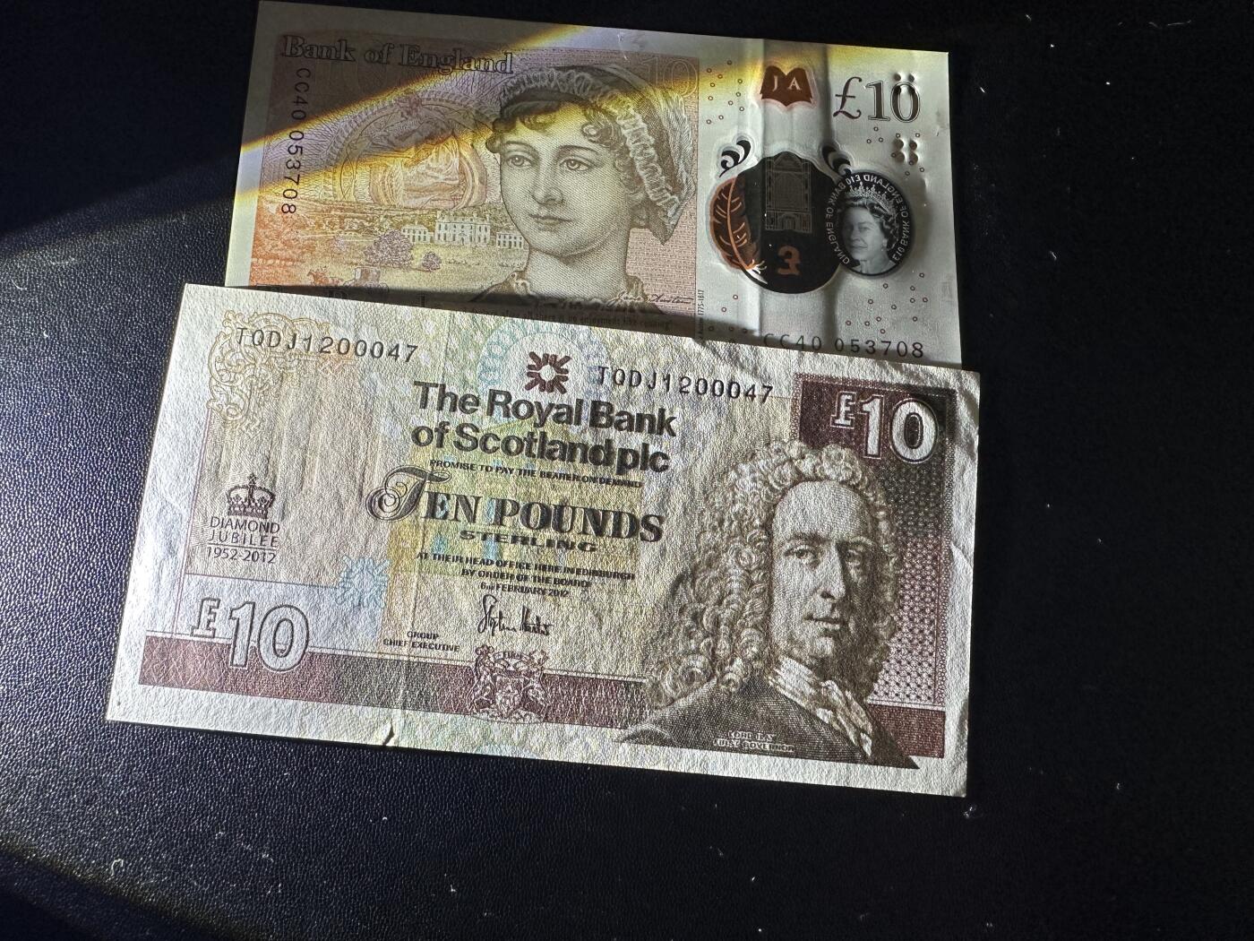 《外钞收藏家》第五百八十六期（品种丰富、精品多）（本平台长期征集拍品、欢迎藏友们联系合作） 英国女王版10镑塑料钞AU品相+苏格兰10镑全新不绝如图