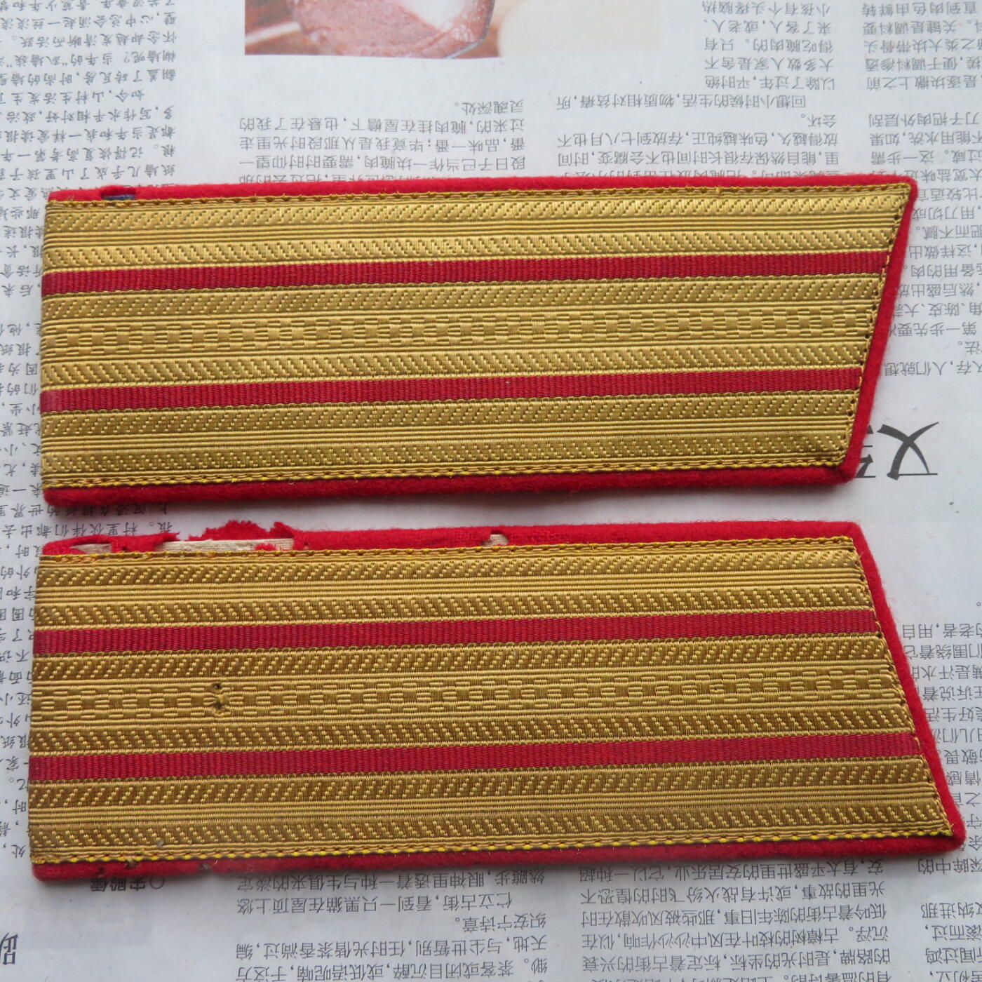 08--55陆军校官大衣礼服肩章一付（未扎星使用过的准校）