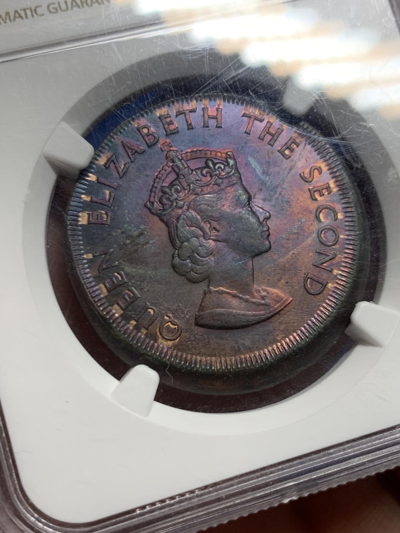 《竞宝斋》第439场 周日，周一，周二 3场连拍 （全场包邮） NGC MINT ERROR MS62BN 1966年英属泽西1/12先令铜币 整币蓝紫彩，偏打5%，字体位移，位移痕迹明显，盒子正面右下角有小磕