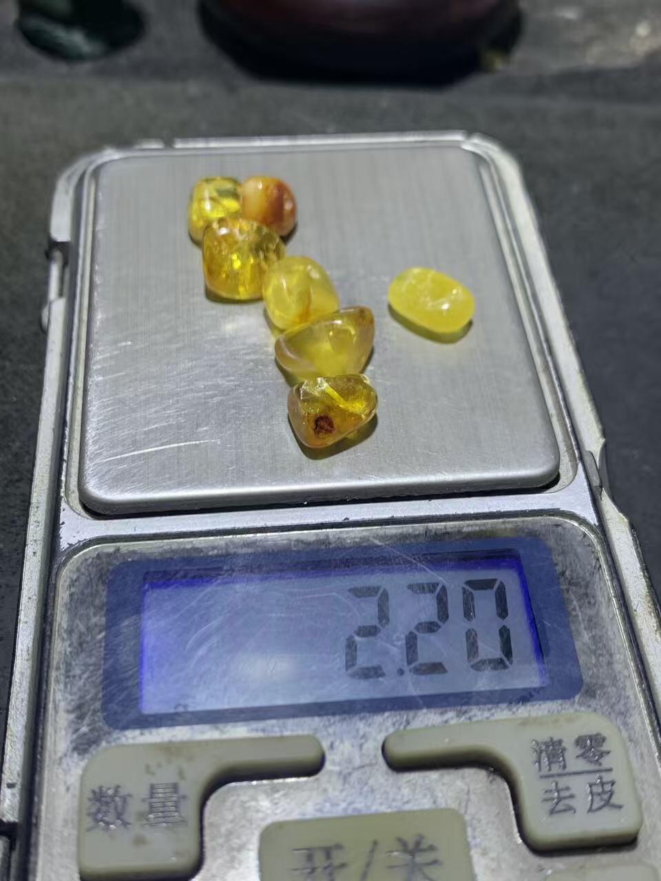 天然俄料蜜蜡通货随形散珠一组，