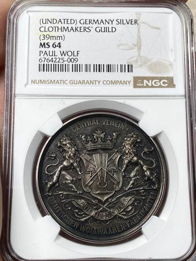 万国钱币拍卖第055期 - NGC MS64 19世纪末德国羊毛制品制造商中央协会杰出努力纪念大银章 正面双狮盾徽 背面授予者名保罗·沃夫 39MM原味天鹅绒香槟彩
