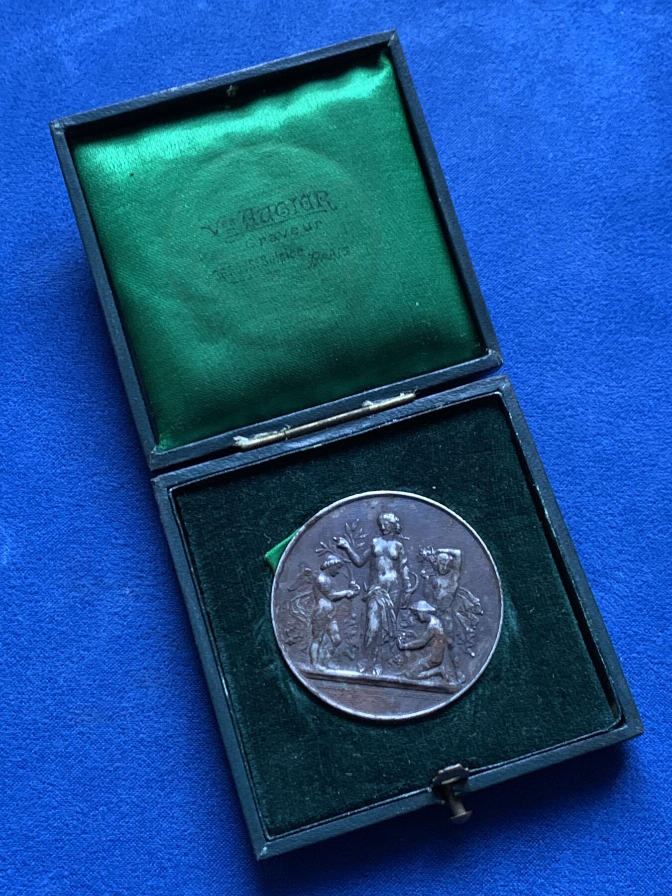 《竞宝斋》第439场 周日，周一，周二 3场连拍 （全场包邮） 1889年法国园艺协会银章 37克 41.8mm 带盒