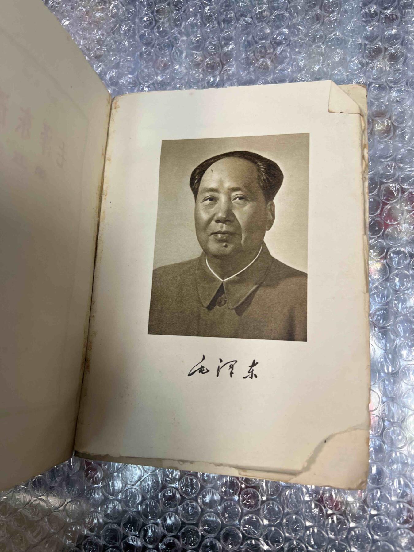 毛主席像章、纪念章、红色书籍