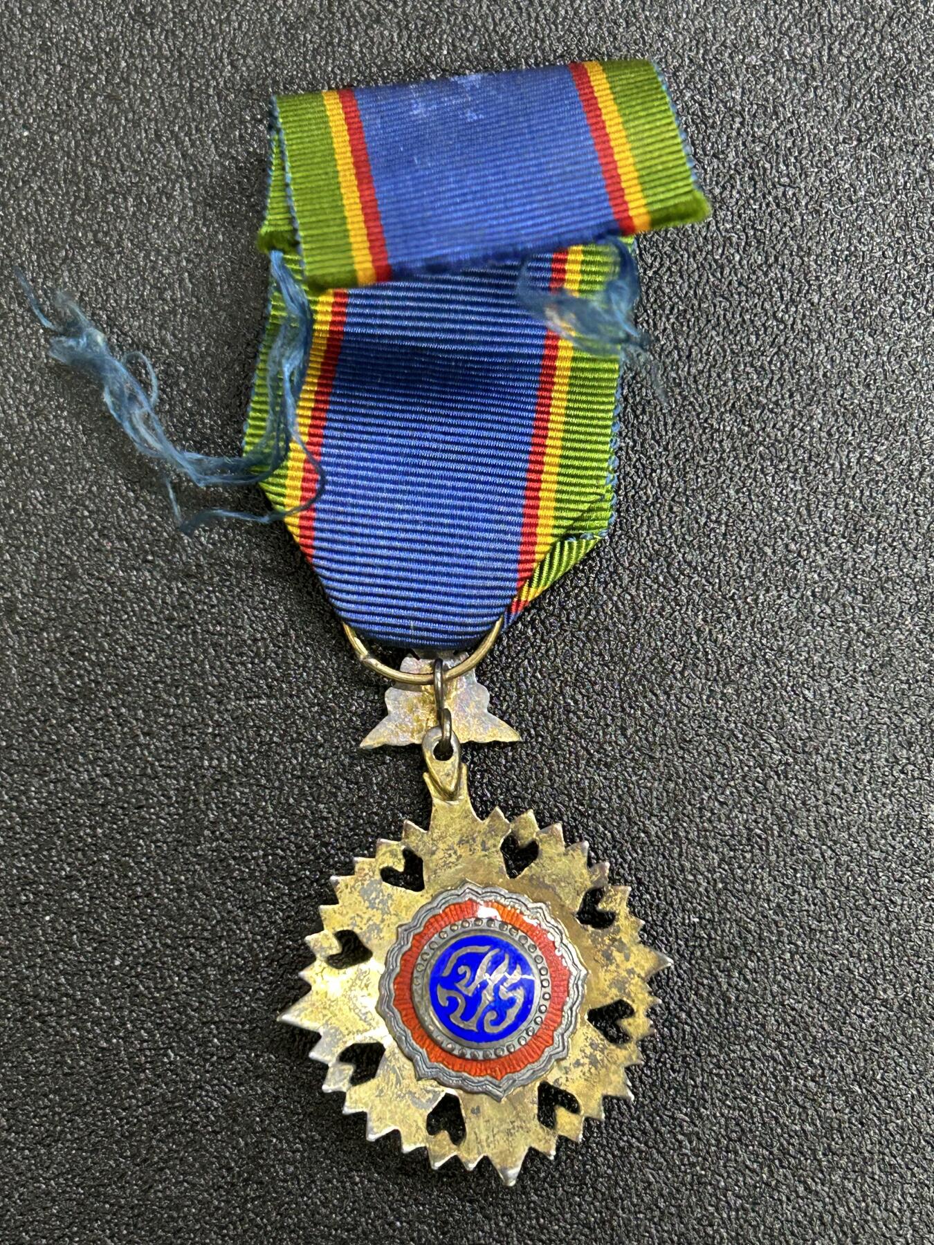 西秦中古拍卖第六十六期 泰国骑士级王冠勋章 银制