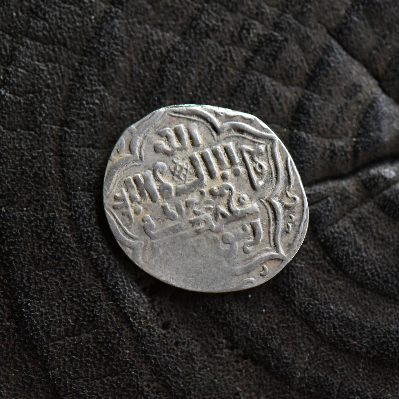 【良泉】第41期【自动场】11月27日晚19.30点开拍！86组，西方古代钱币专场 【藏家出品A】伊尔汗国 合赞汗三体文银币，公元1295—1304年 未流通，小面值版比较少见，1.79克