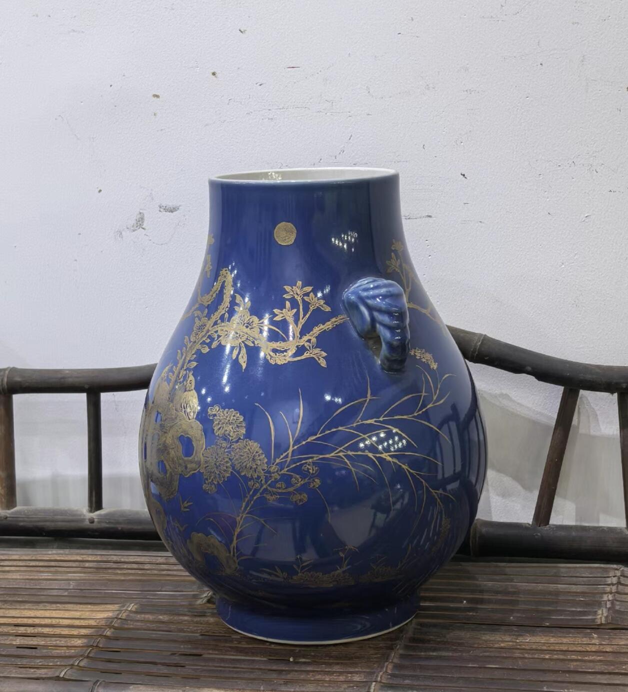 兰馨堂瓷器专场 霁蓝釉描金双耳尊瓶 