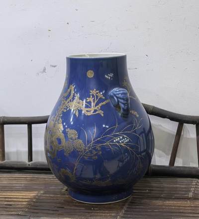 霁蓝釉描金双耳尊瓶 