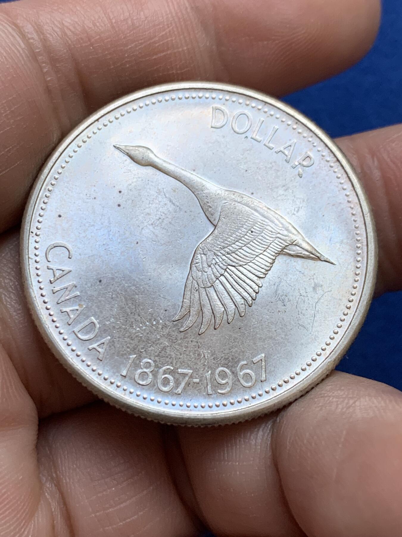 《竞宝斋》第439场 周日，周一，周二 3场连拍 （全场包邮） 加拿大1967年建国100周年大雁银币 强转光 品相很好，女王面淡紫彩