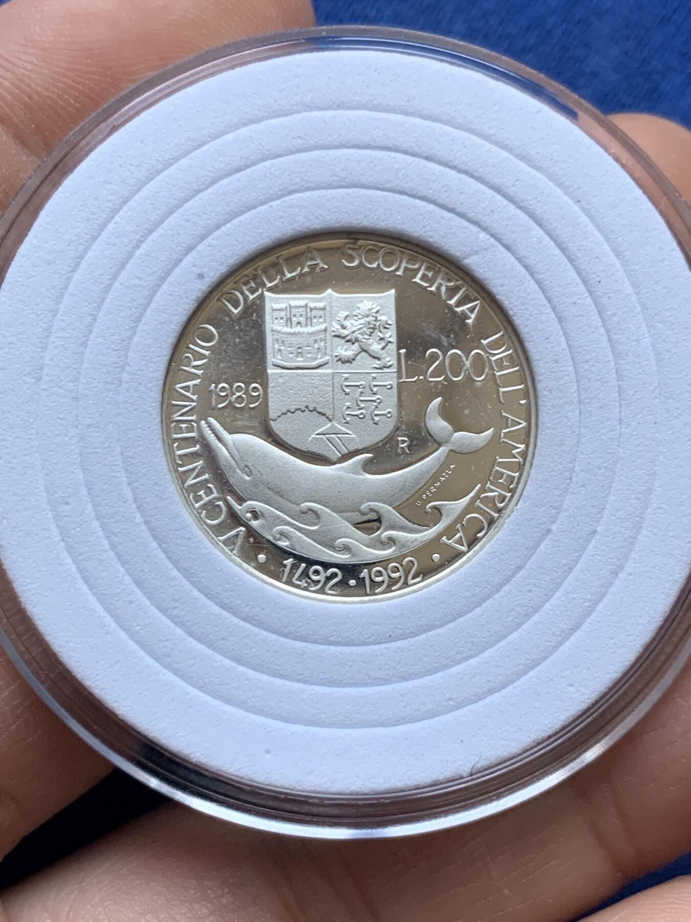 《竞宝斋》第439场 周日，周一，周二 3场连拍 （全场包邮） 两枚一组 意大利1989年美洲发现500周年500里拉（11克 835银）和200里拉（5克 835银）银币 哥伦布人像