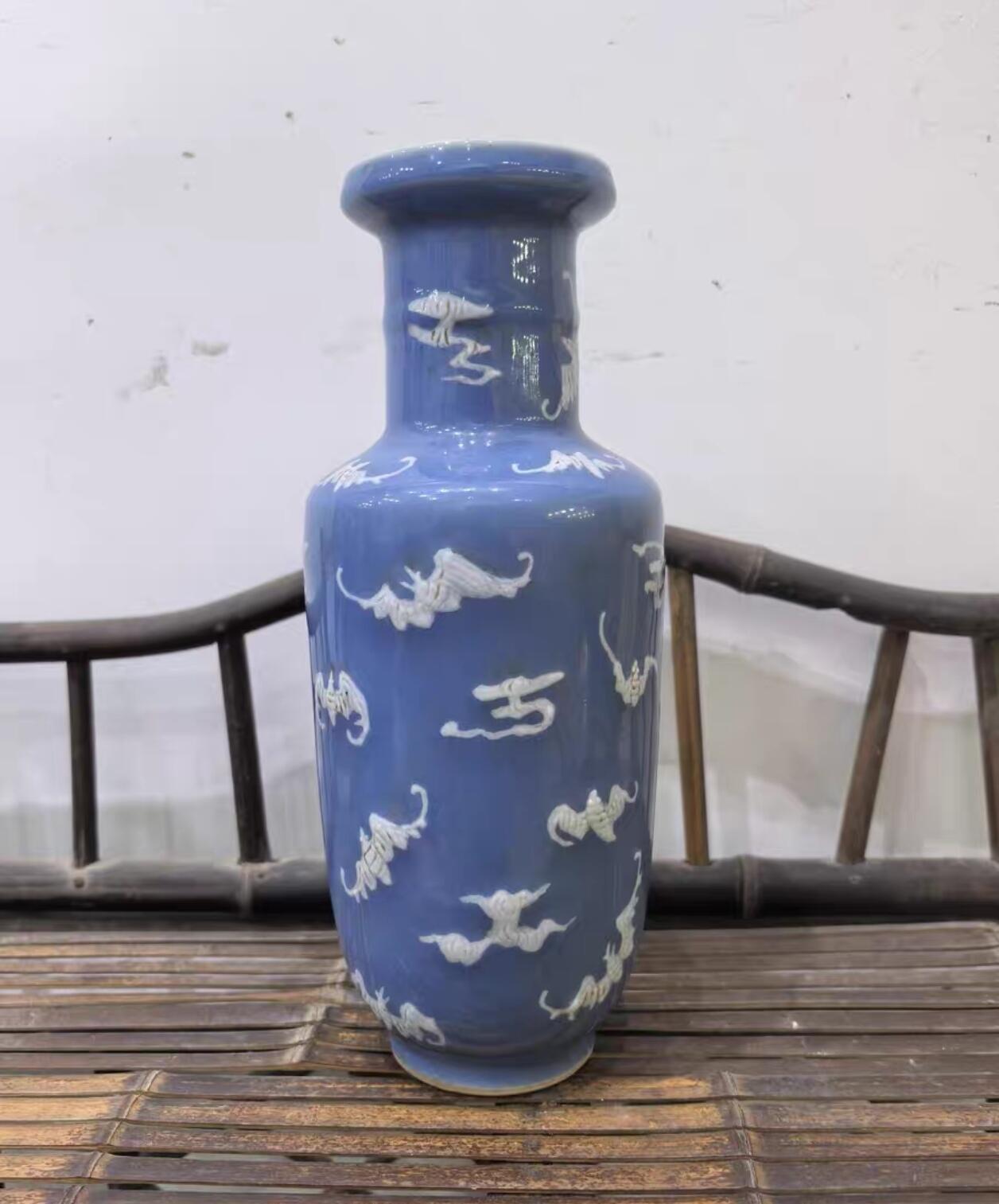 兰馨堂瓷器专场 回流宝石蓝釉浮雕富贵满堂棒槌瓶摆件百福 