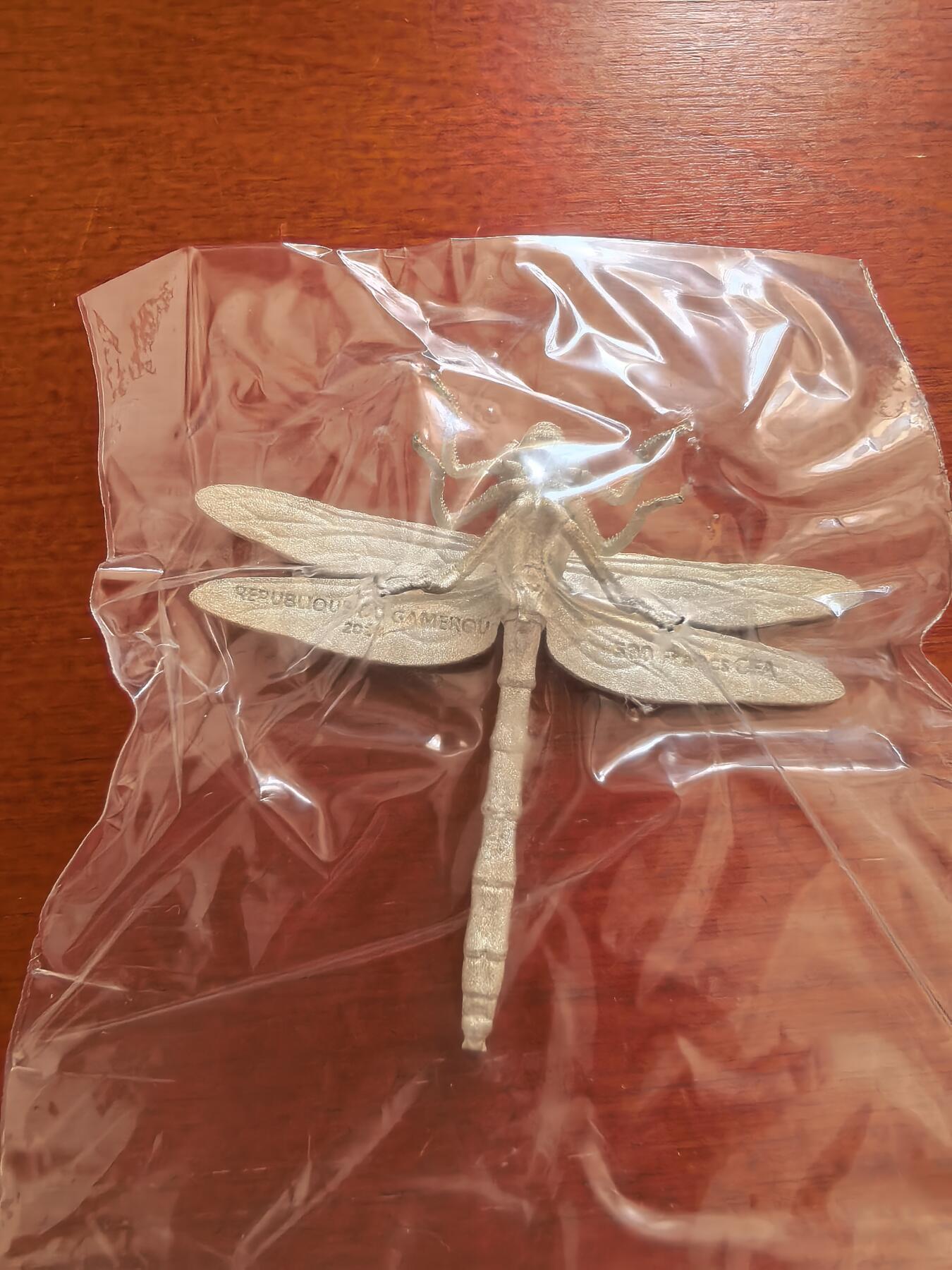 长老汇蛇年精选第七十四场拍卖 2024喀麦隆蜻蜓500法郎异形精制3D银币，7克925银，盒证全，333枚