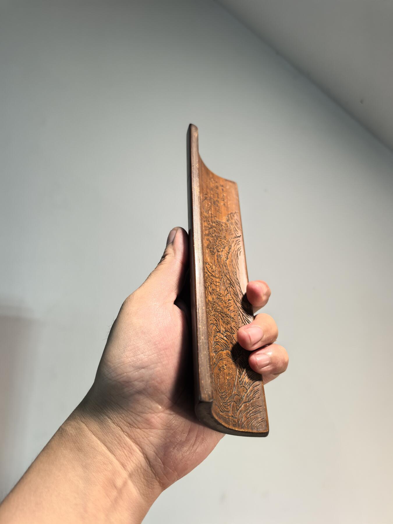 兰馨堂古玩杂项专场 老竹雕双面风景诗文臂搁镇纸摆件 双面雕工