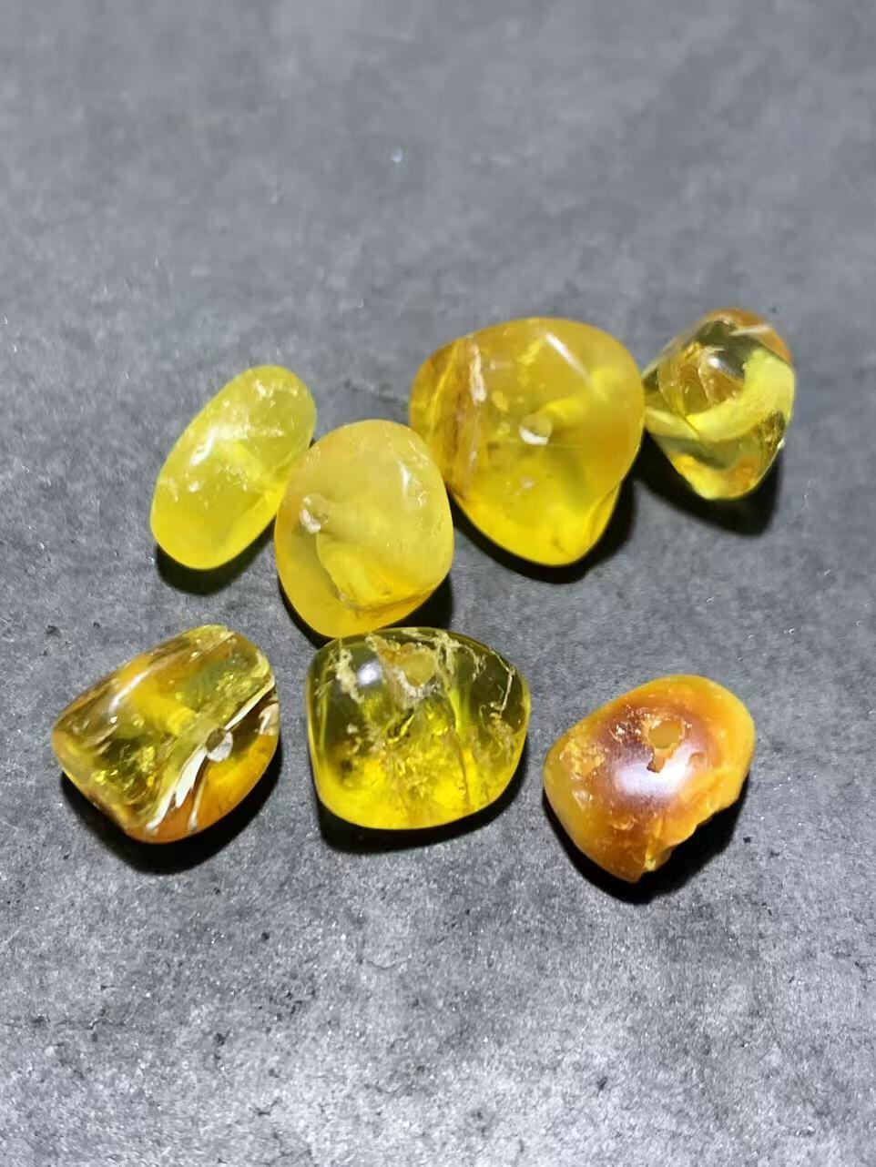 天然俄料蜜蜡通货随形散珠一组，