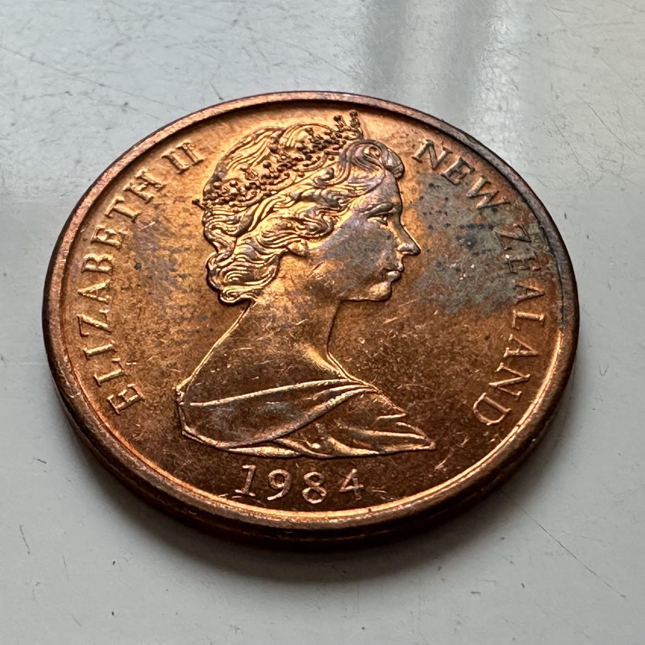 🌹外币初藏🌹🐯2025年第129场  每周二四六晚8️⃣点 接代拍 新西兰1984年浅雕版1分，带原光