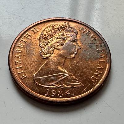 🌹外币初藏🌹🐯2025年第129场  每周二四六晚8️⃣点 接代拍 - 新西兰1984年浅雕版1分，带原光