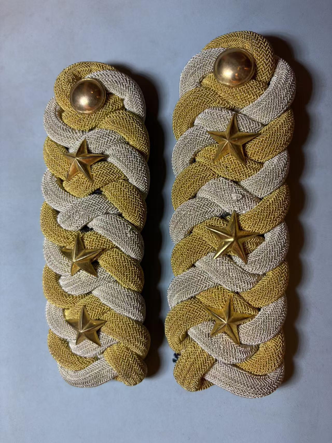 盛世勋华——号角文化勋章邮票专场拍卖第291期 牢记历史 勿忘国耻—日本陆军大尉相当官礼服肩章 带原盒