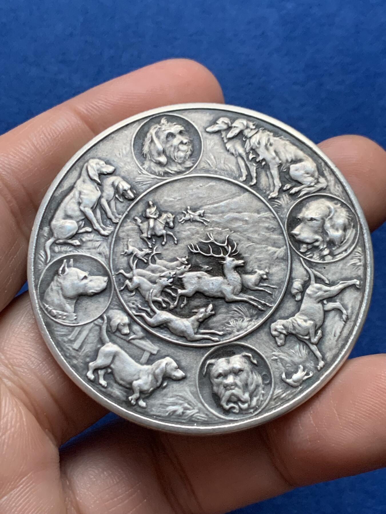 《竞宝斋》第439场 周日，周一，周二 3场连拍 （全场包邮） 1930年迪耶普犬展纪念镀银铜章 51.5克 50.5mm 带盒 好品