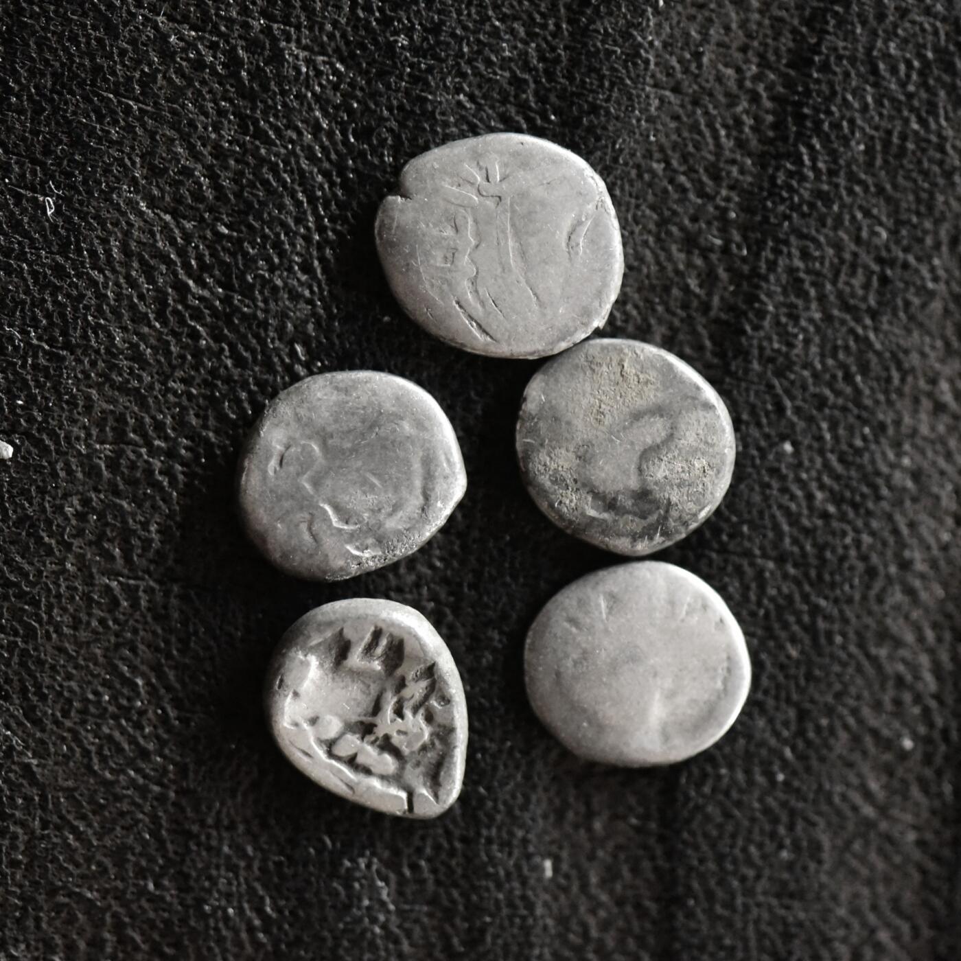 【良泉】第41期【自动场】11月27日晚19.30点开拍！86组，西方古代钱币专场 【藏家出品A】后笈多-前伊斯兰时期印度信德地区的小达玛，总重1.8克