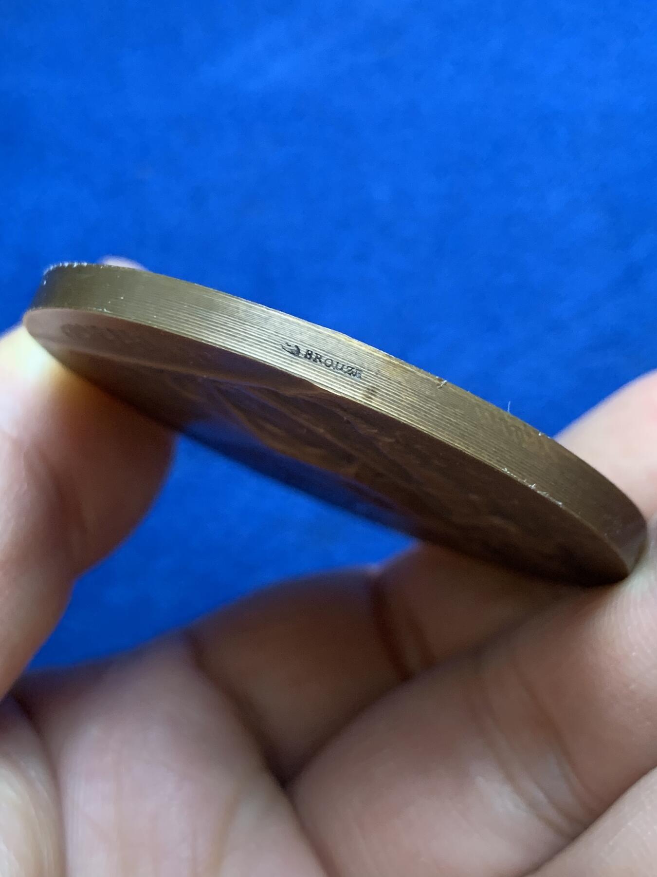 《竞宝斋》第439场 周日，周一，周二 3场连拍 （全场包邮） 法兰西1911年一战战争部备战大铜章，女神玛丽安娜端坐大炮鼓励年轻人去参战，带丰饶角边铭，直径49.6mm，重量67.7g，品相极品。