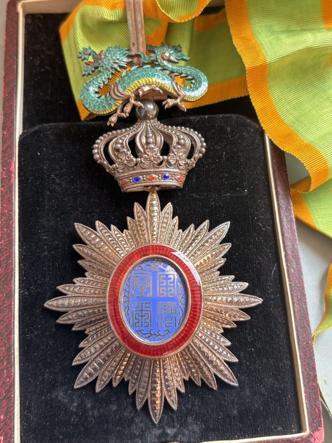 盛世勋华——号角文化勋章邮票专场拍卖第288期 法国安南指挥官级级青龙勋章 银制带银标的定制版本 巴黎亚瑟贝特朗珠宝商定制版， 带原盒