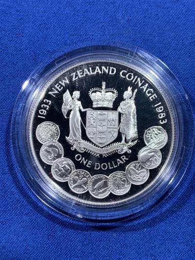 《竞宝斋》第439场 周日，周一，周二 3场连拍 （全场包邮） - 新西兰1983年精制一元银币，新西兰铸币50周年纪念，带原盒。