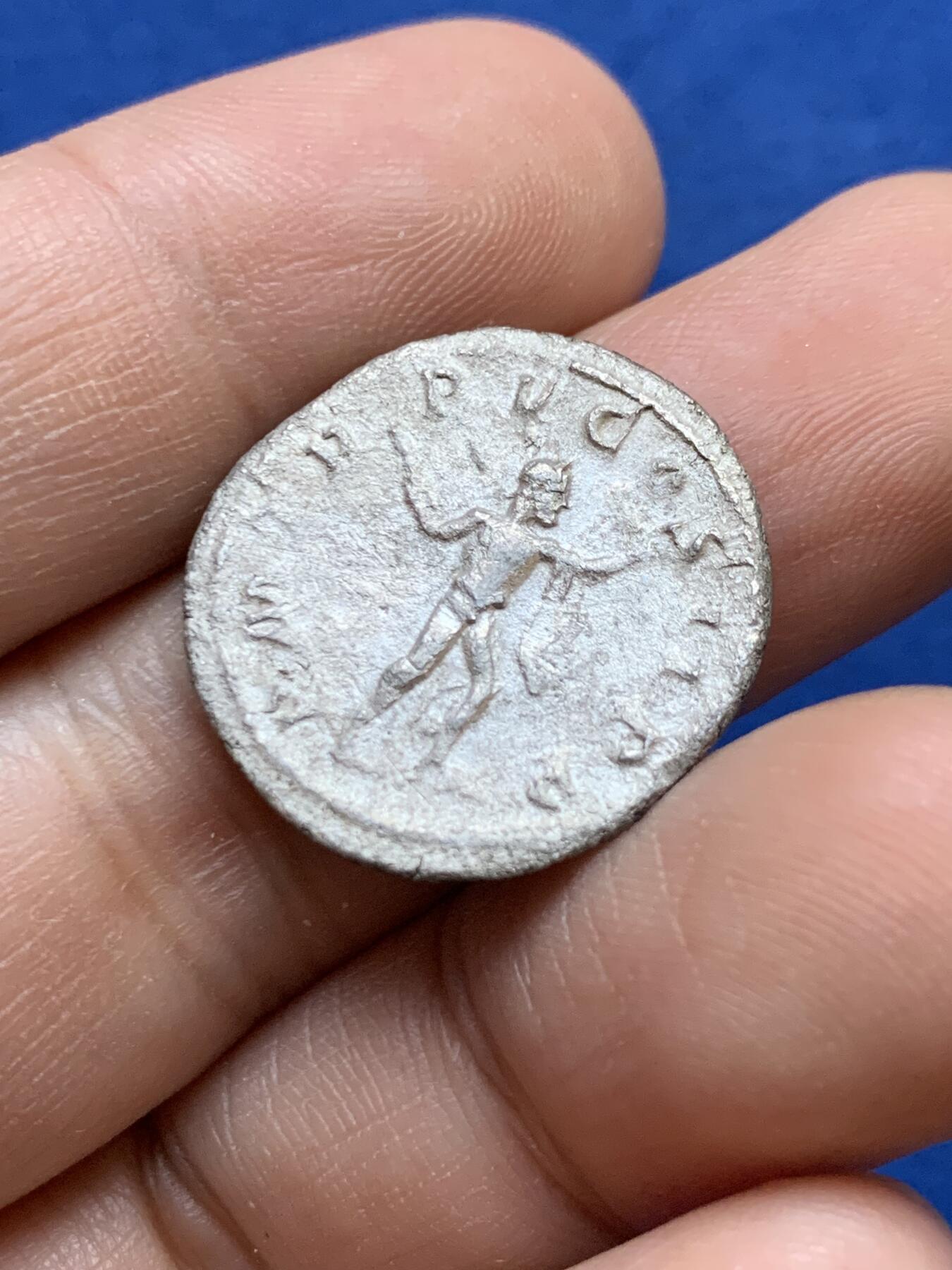 《竞宝斋》第439场 周日，周一，周二 3场连拍 （全场包邮） 公元前242-243年 古罗马戈尔迪安三世银币，背面大力神赫拉克勒斯打制的不错 3.3克