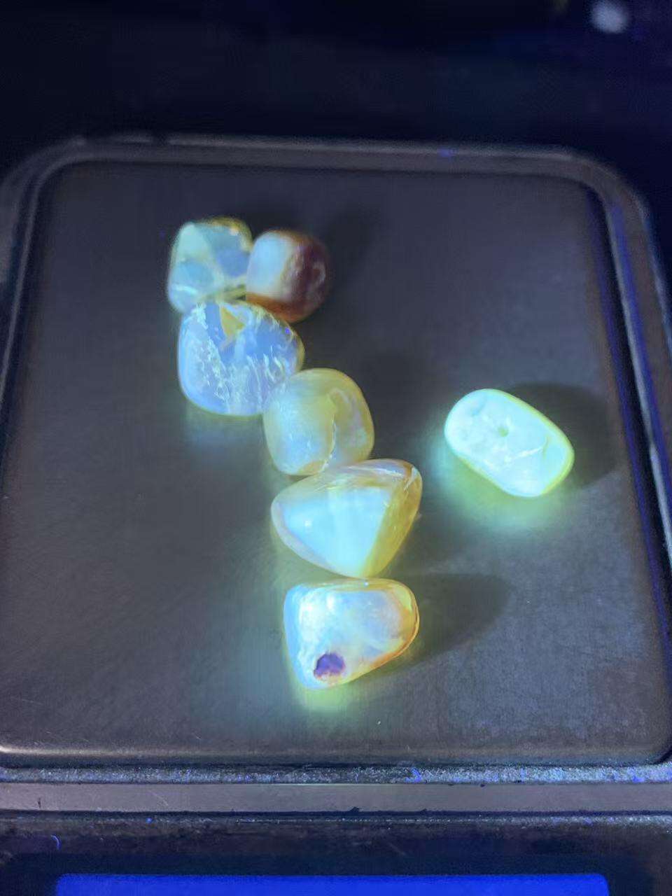 天然俄料蜜蜡通货随形散珠一组，