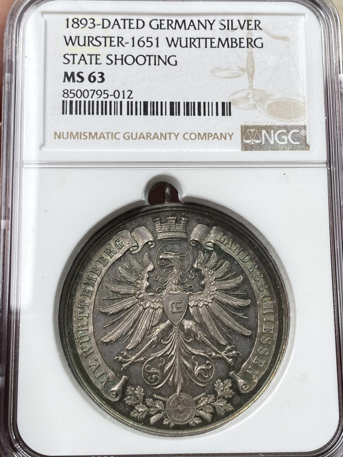 万国钱币拍卖第055期 NGC MS63 1893年德国符腾堡第十四届射击节纪念大银章 帝国鹰出现在符腾堡州章面少见 背面城市风格大教堂刻画极其细腻精致 镜面环篮调彩浆极美