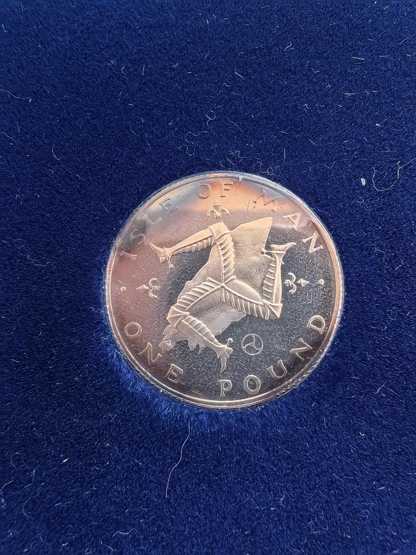 长老汇蛇年精选第七十四场拍卖 1979马恩岛1镑精制银币，环彩，盒证全