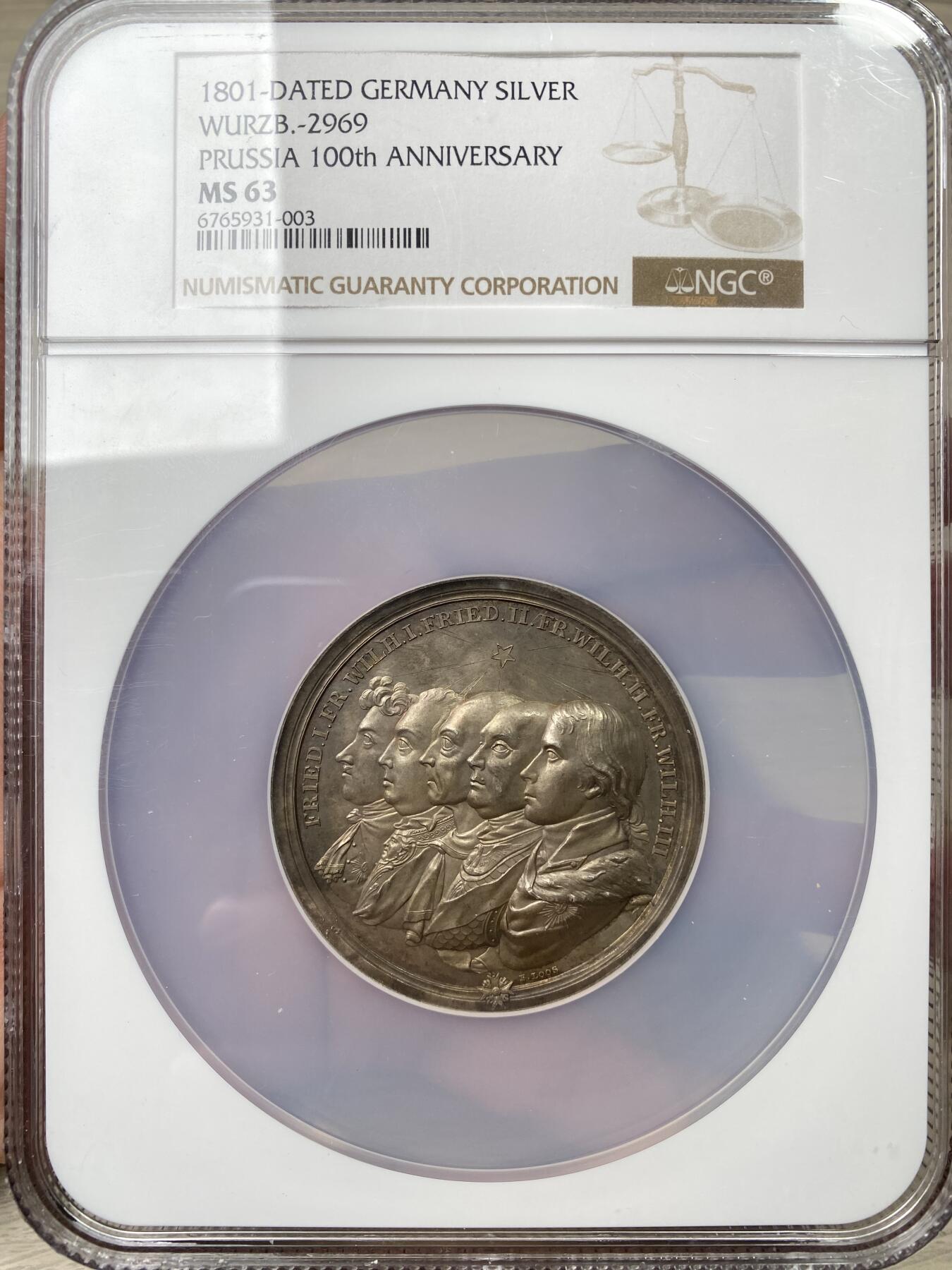 万国钱币拍卖第055期 NGC MS63 1801年德国普鲁士王国成立100周年纪念大银章 普鲁士章中的超名誉品种 普鲁士五皇阵列在前 阿波罗在太阳战车上被众神环绕 原味包浆难得 收藏级品质