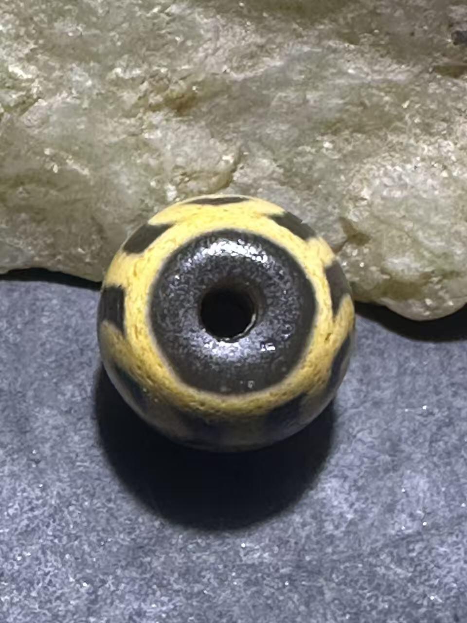 仅此一颗，精品藏传牙黄莲花玛瑙天珠一颗