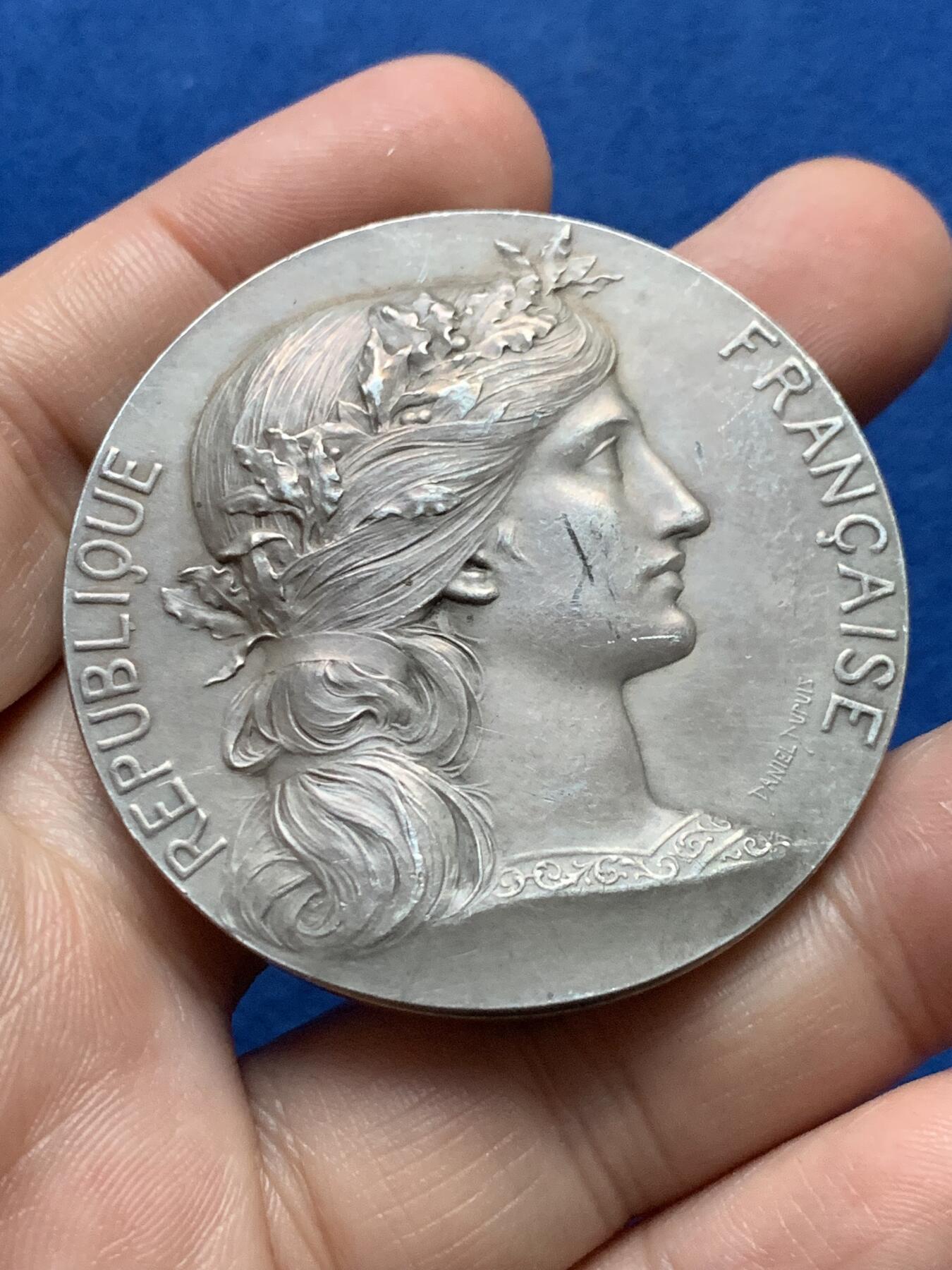 《竞宝斋》第439场 周日，周一，周二 3场连拍 （全场包邮） 法国射击协会玛丽安娜女神纪念银章 61.75克 50mm 丰饶角1银 带盒