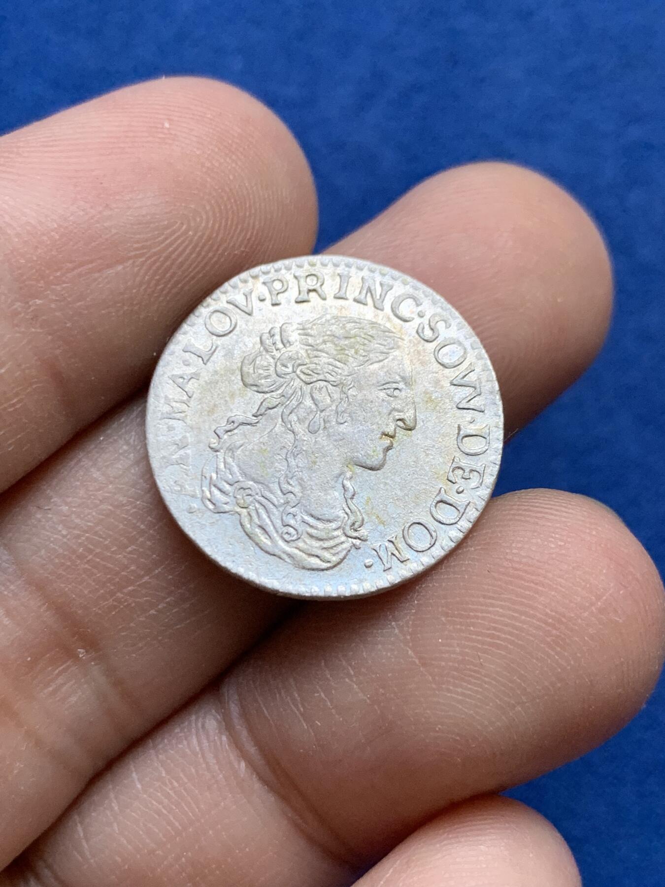 《竞宝斋》第439场 周日，周一，周二 3场连拍 （全场包邮） 1665年法国银币，面值1/12埃居，安妮·玛丽·路易丝·德·奥尔良，蒙庞西耶女公爵，以 La Grande Mademoiselle（大郡主）为人所知，是法国国王亨利四世的第三子奥尔良公爵加斯东·让·巴蒂斯特和他的妻子玛丽·德·波旁的女儿。非常少见的品种