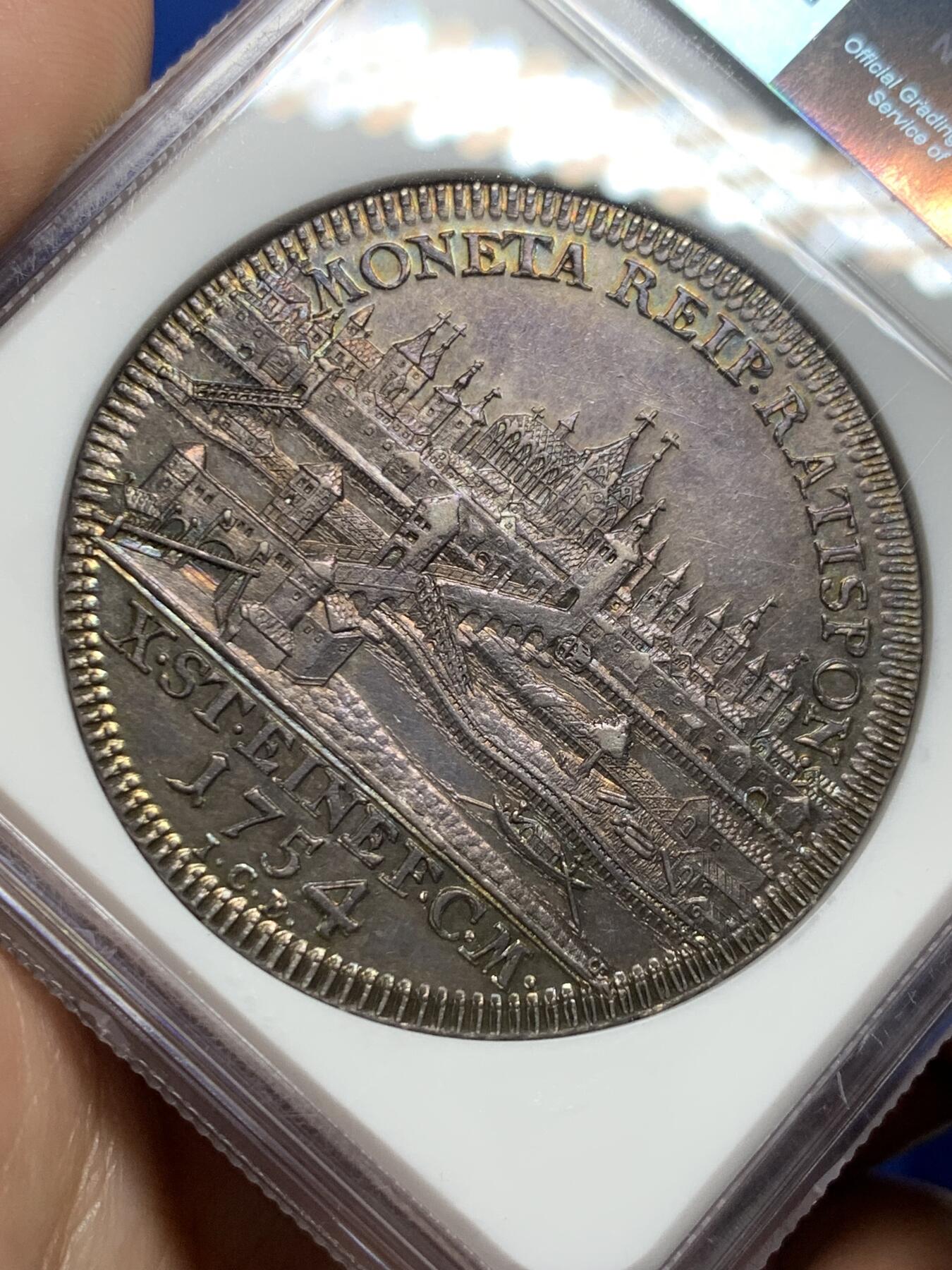 《竞宝斋》第439场 周日，周一，周二 3场连拍 （全场包邮） NGC AU58 德国 雷根斯堡 1754年 景观泰勒 大银币德系景观名誉品种 深包浆上分太难了 58分中上品状态