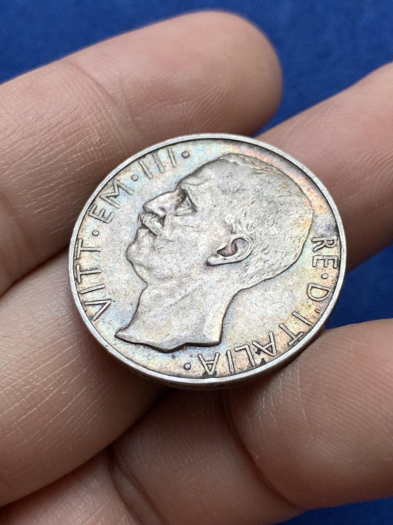 《竞宝斋》第439场 周日，周一，周二 3场连拍 （全场包邮） 意大利1927年伊曼纽尔三世10里拉银币，包浆好，双马战车女神银币。