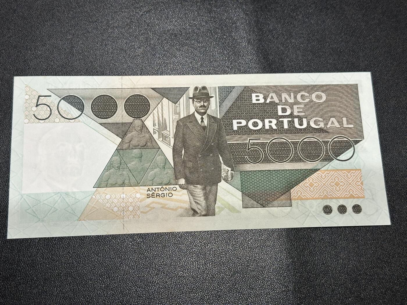 《外钞收藏家》第五百八十六期（品种丰富、精品多）（本平台长期征集拍品、欢迎藏友们联系合作） 葡萄牙100（豹子号888）、500（无47尾8）、5000三张一起 全新UNC