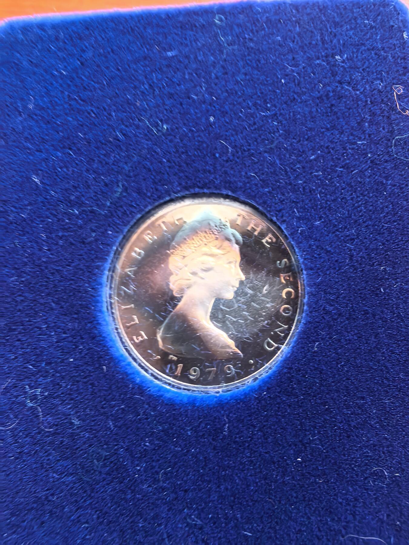 长老汇蛇年精选第七十四场拍卖 1979马恩岛1镑精制银币，环彩，盒证全