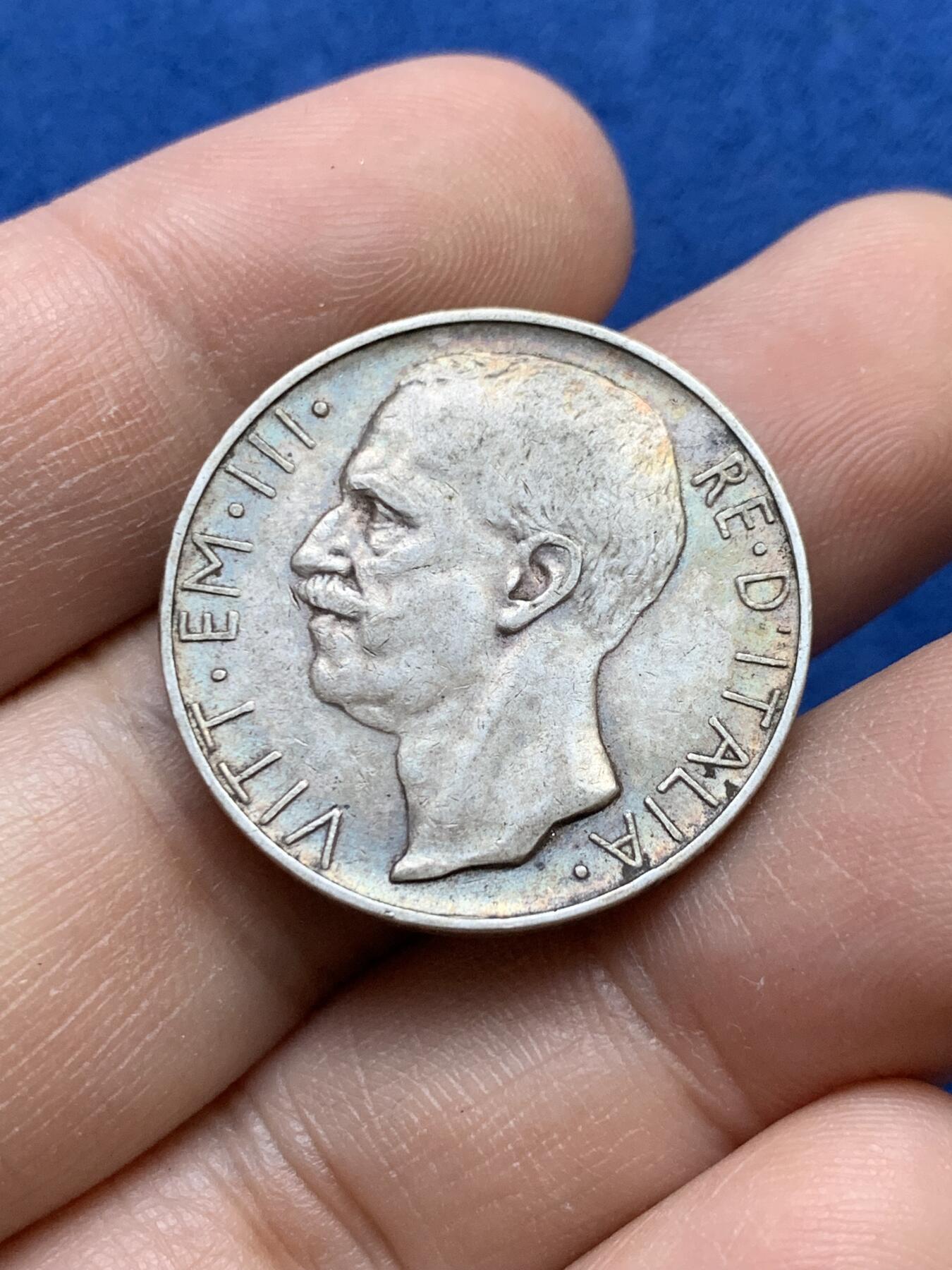 《竞宝斋》第439场 周日，周一，周二 3场连拍 （全场包邮） 意大利1927年伊曼纽尔三世10里拉银币，包浆好，双马战车女神银币。