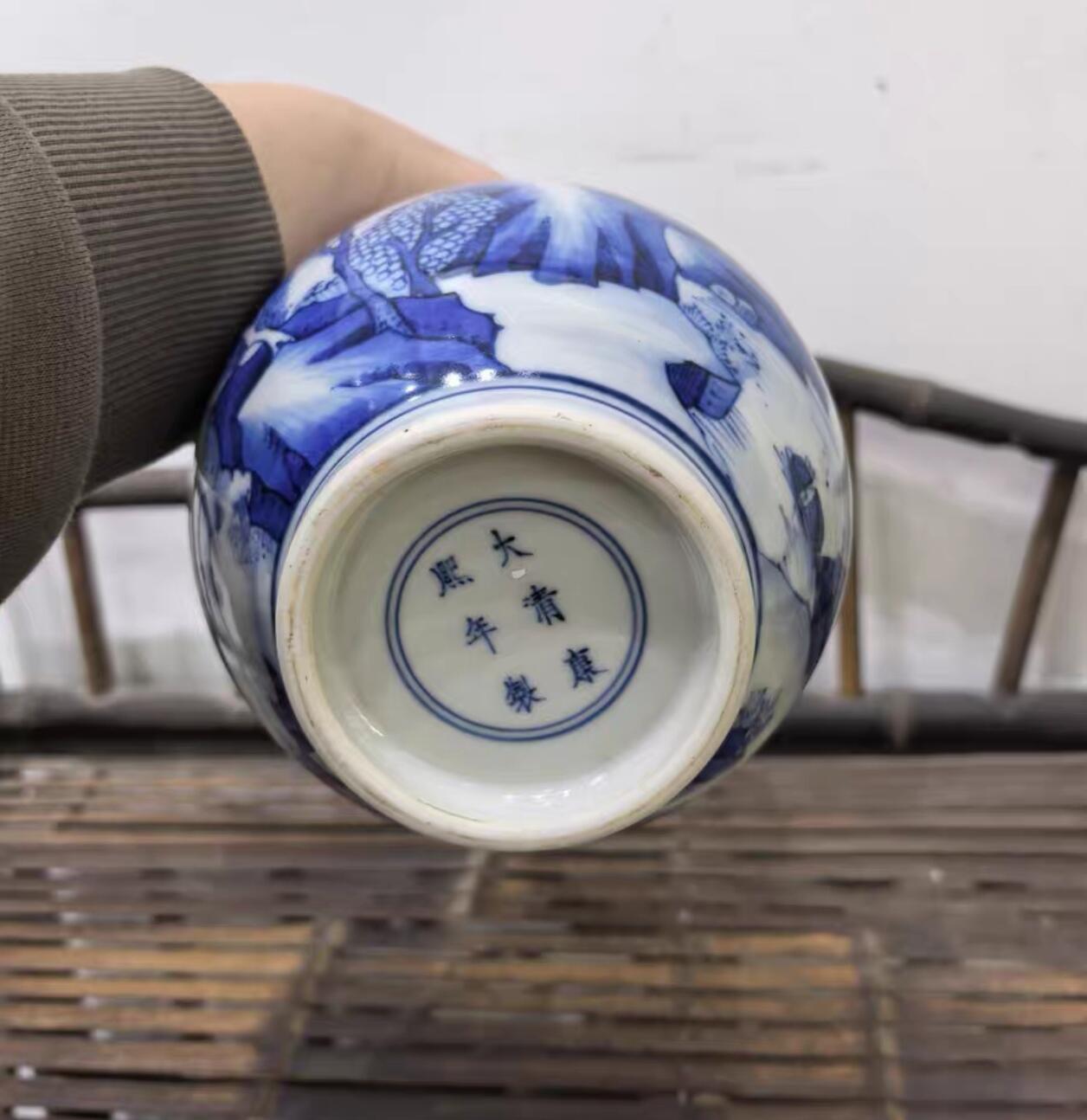 兰馨堂瓷器专场 回流青花人物山水花草胆瓶