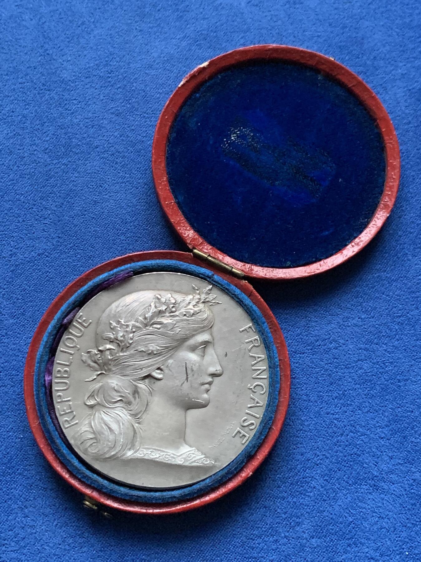 《竞宝斋》第439场 周日，周一，周二 3场连拍 （全场包邮） 法国射击协会玛丽安娜女神纪念银章 61.75克 50mm 丰饶角1银 带盒