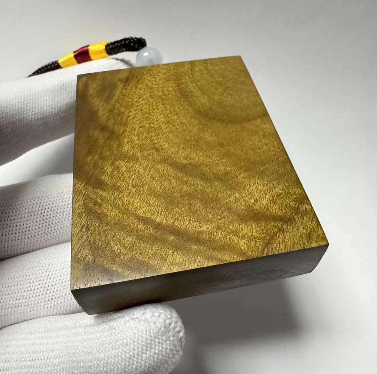 零元拍：L002 金丝楠牌子，香喷喷的小金砖，金光闪闪，4.7×6.1×1.4CM
