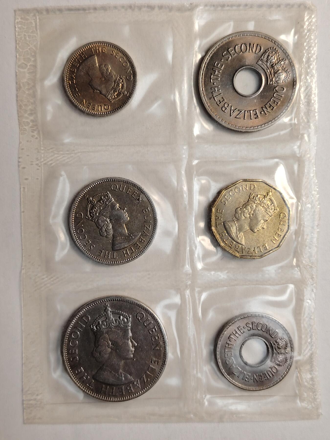 布加迪🐬～世界钱币(上海)🌾第 260 期 /  各国套币和散币 斐济🇫🇯 币制改革前后2套 册装