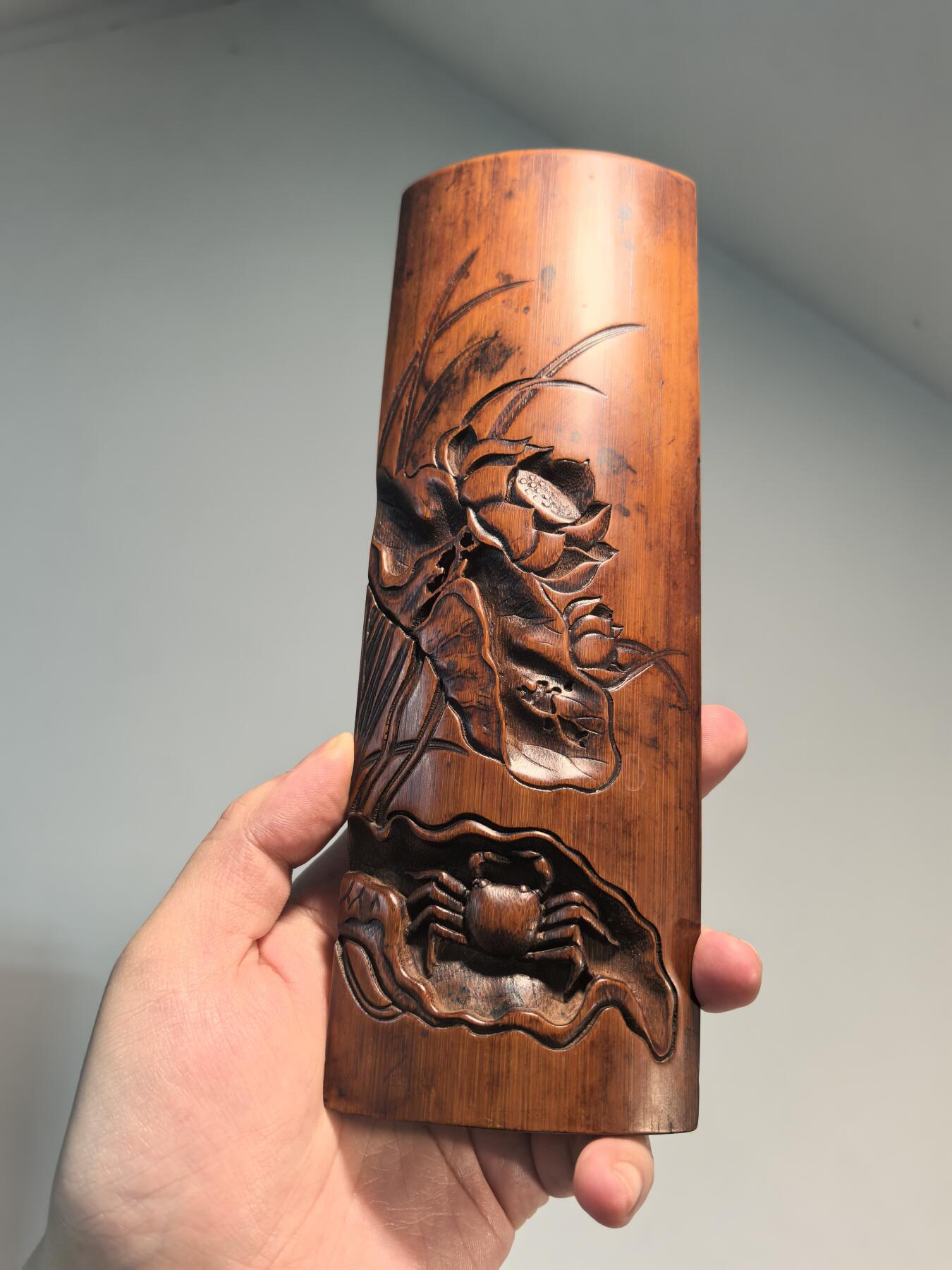 兰馨堂古玩杂项专场 老竹雕臂搁镇纸摆件清趣图河蟹图 