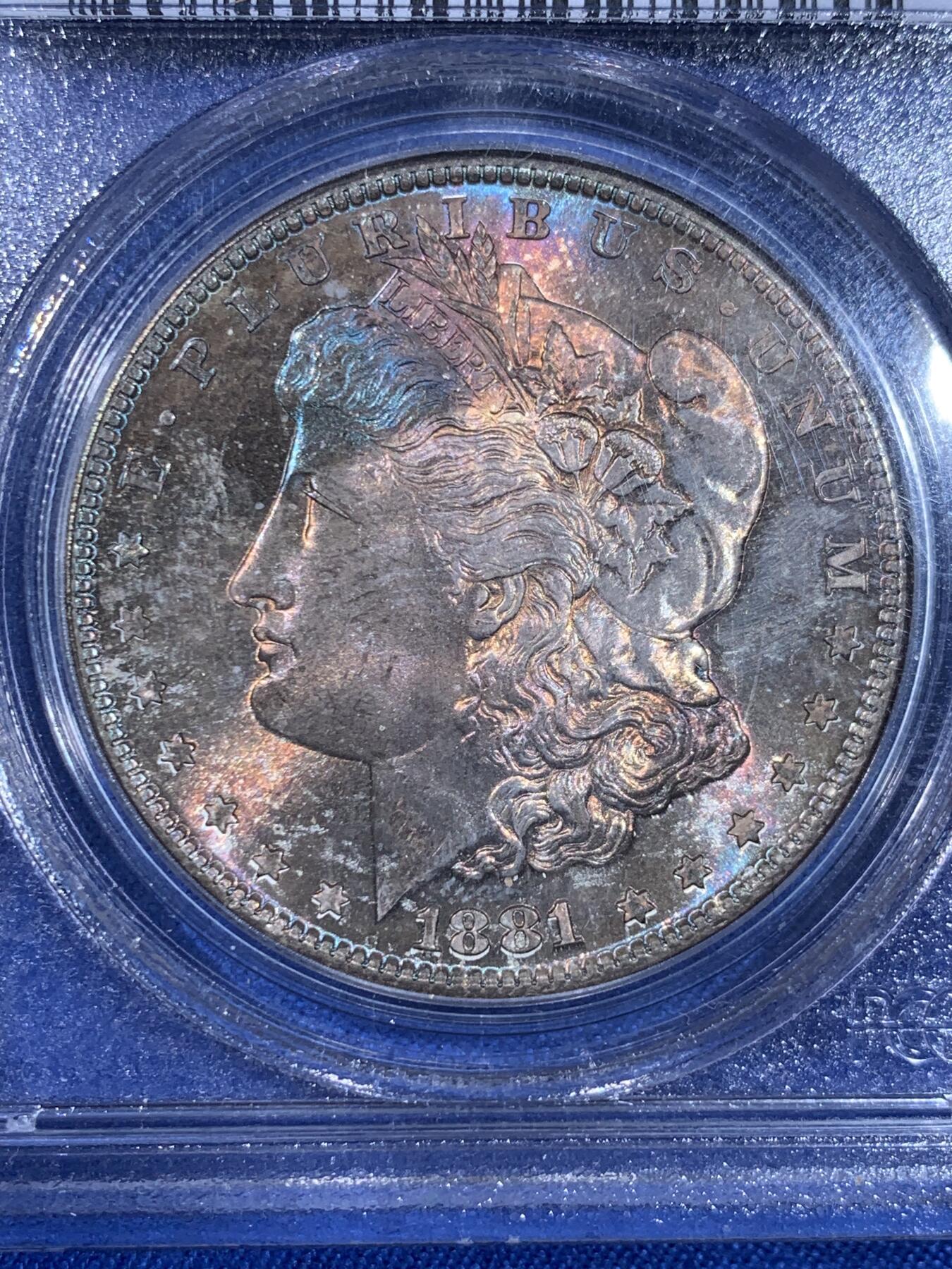 《竞宝斋》第439场 周日，周一，周二 3场连拍 （全场包邮） PCGS MS65 美国1881年摩根银币S版，原汁原味五彩老包浆，正面五彩，背面类PL状态，状态一流。